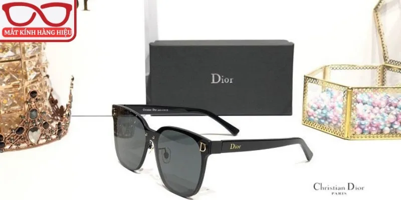 Kính Dior mắt vuông nổi bật với thiết kế thời thượng