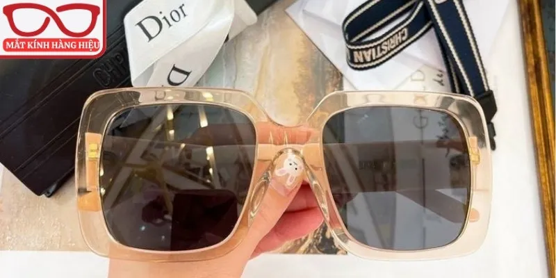 Cách nhận biết kính Dior vuông nữ chính hãng
