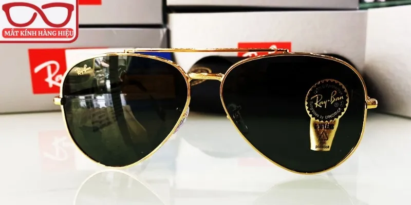 Kính râm Rayban kết hợp hoàn hảo cổ điển và hiện đại