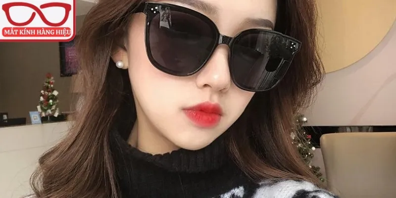 Phối đồ cùng kính râm tạo phong cách thời trang riêng